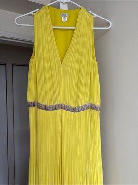 Hoss Yellow Pleated V-Neck Sleeveless Dress with Metallic Waistband